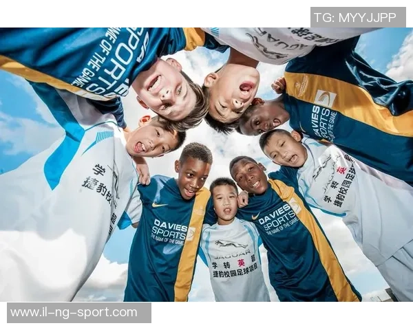 搜达足球宝贝引领潮流展现青春活力成就梦想之路